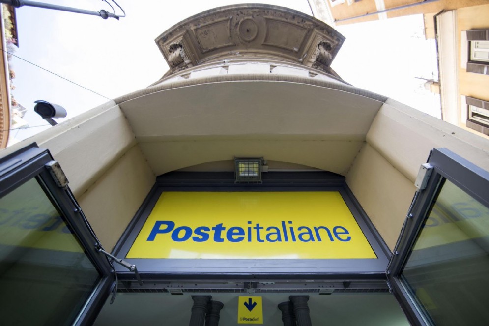 Poste Italiane assume in tutta la Liguria: come candidarsi
