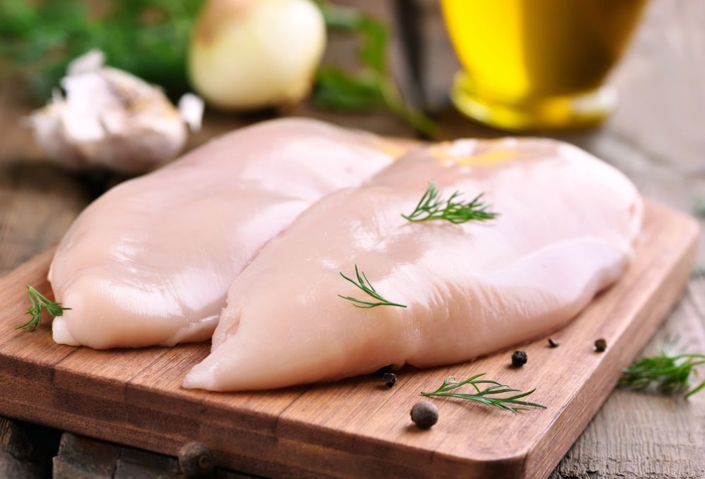Pericolo pollo crudo. Contagio da Campylobacter