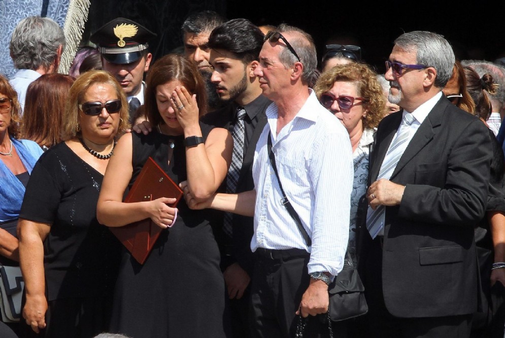 La compagna di Bruno Gulotta, Martina, al termine dei funerali nella basilica di San Magno a Legnano