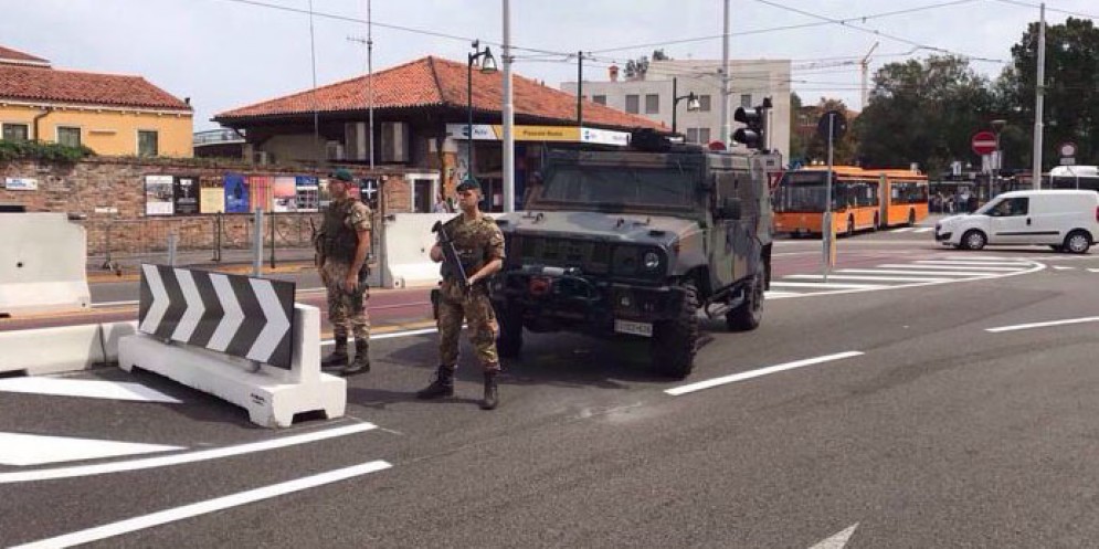 Terrorismo: Venezia, blocchi in piazzale Roma