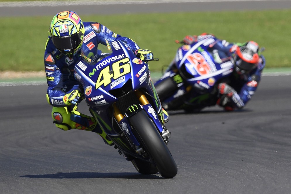 Rossi davanti al suo compagno di squadra in Yamaha, Maverick Vinales