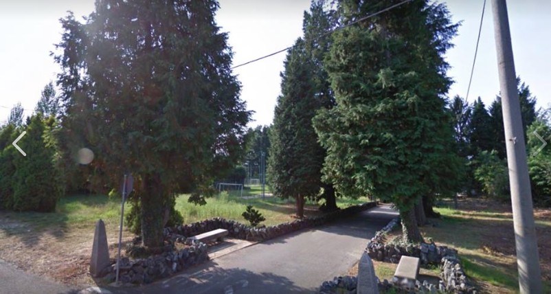 L'area antistante il cimitero