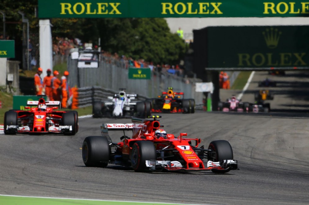 Le due Ferrari di Raikkonen e Vettel nei primi giri del GP d'Italia