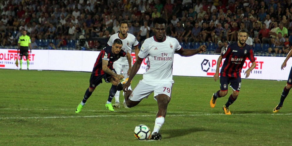 Il rigore calciato da Franck Kessie a Crotone