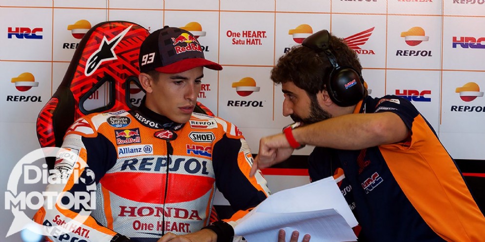 Marc Marquez nel box della Honda a Misano