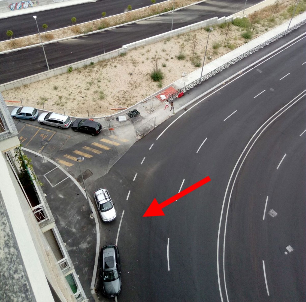 Le auto parcheggiano dove non dovrebbero