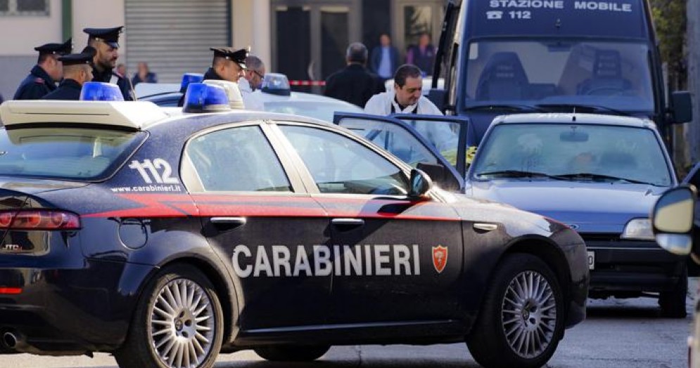 L'ultimo messaggio nel cellulare, poi il volo dalla finestra: i Carabinieri indagano sulla morte di una dodicenne di Campomorone