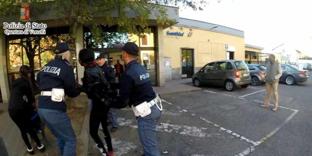 Operazione Alto Impatto in stazione a Santhi