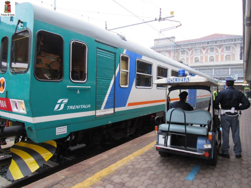 Agenti della polizia ferroviaria di Torino