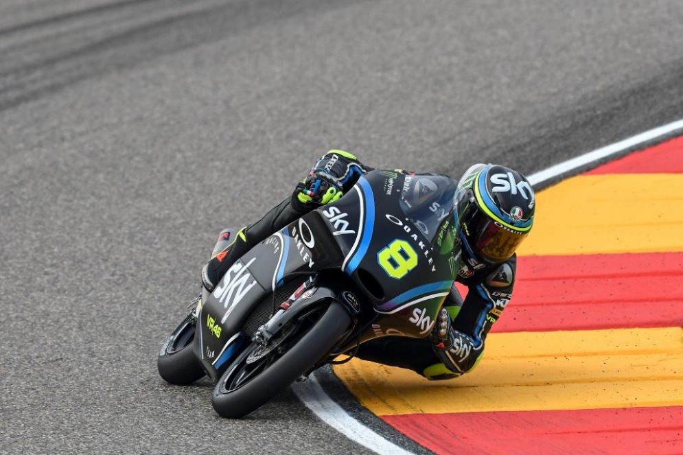 Nicolò Bulega in sella alla Ktm del team Sky Vr46