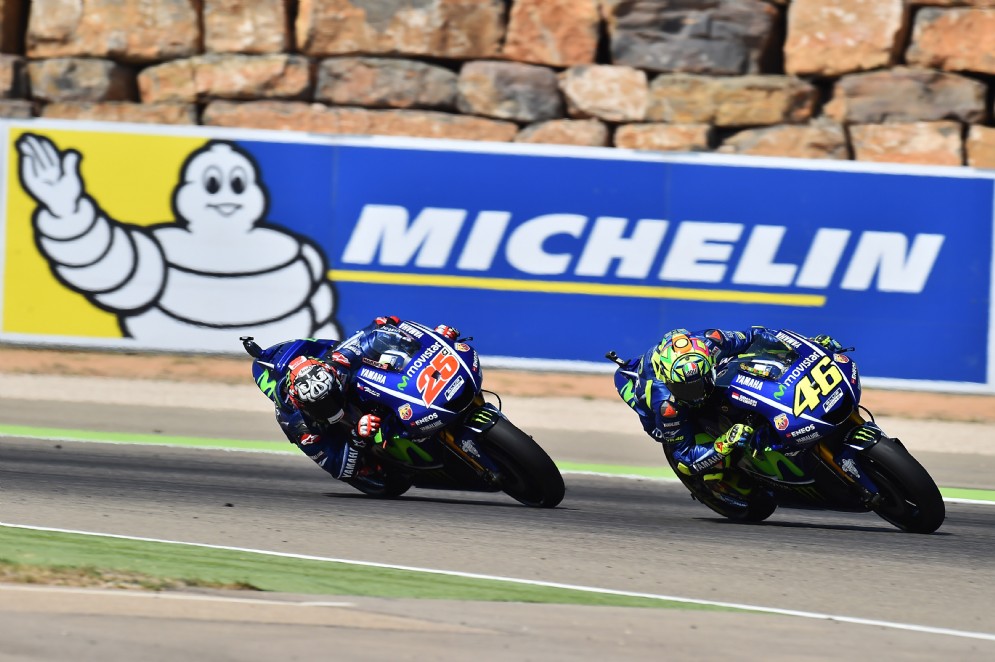 La lotta diretta tra le due Yamaha di Rossi e Maverick Vinales