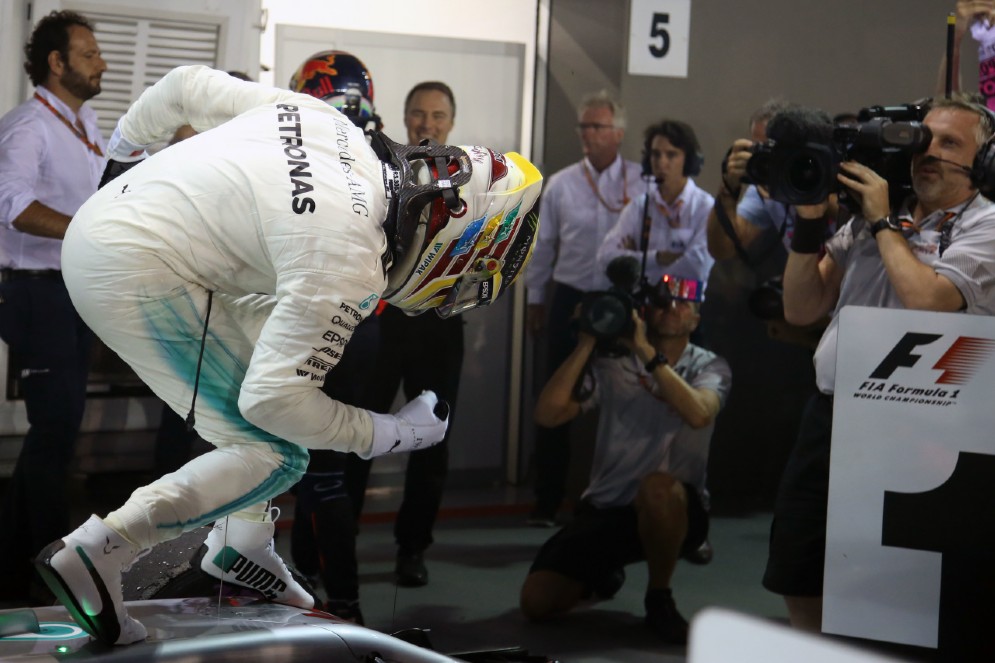 Lewis Hamilton festeggia la sua ultima vittoria a Sepang
