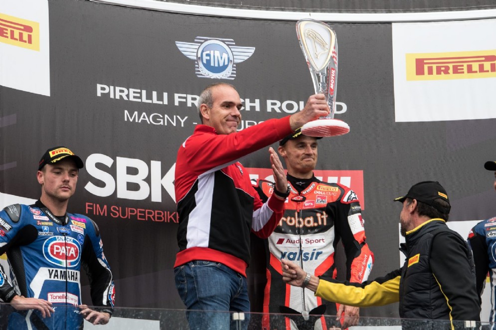 Marinelli sul gradino più alto del podio con Chaz Davies