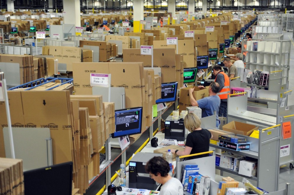 Anche Amazon cade in fallo, la Commissione europea vuole 400 milioni