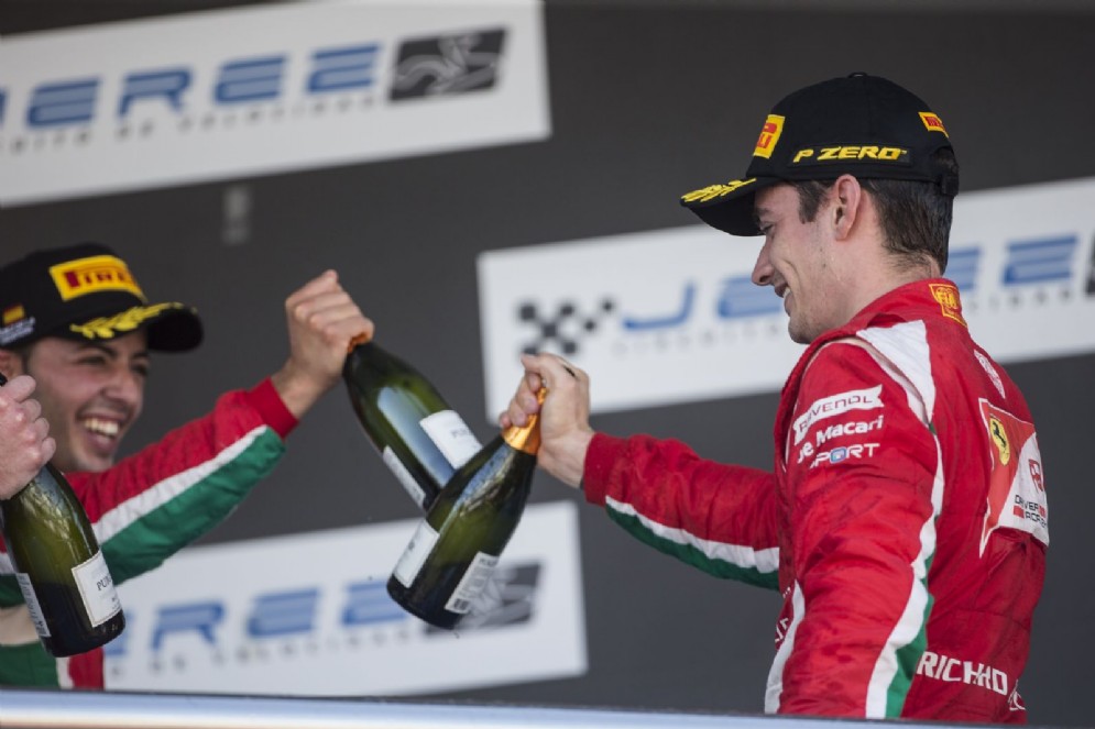 I due piloti del team Prema, Leclerc e Fuoco, insieme sul podio di Jerez