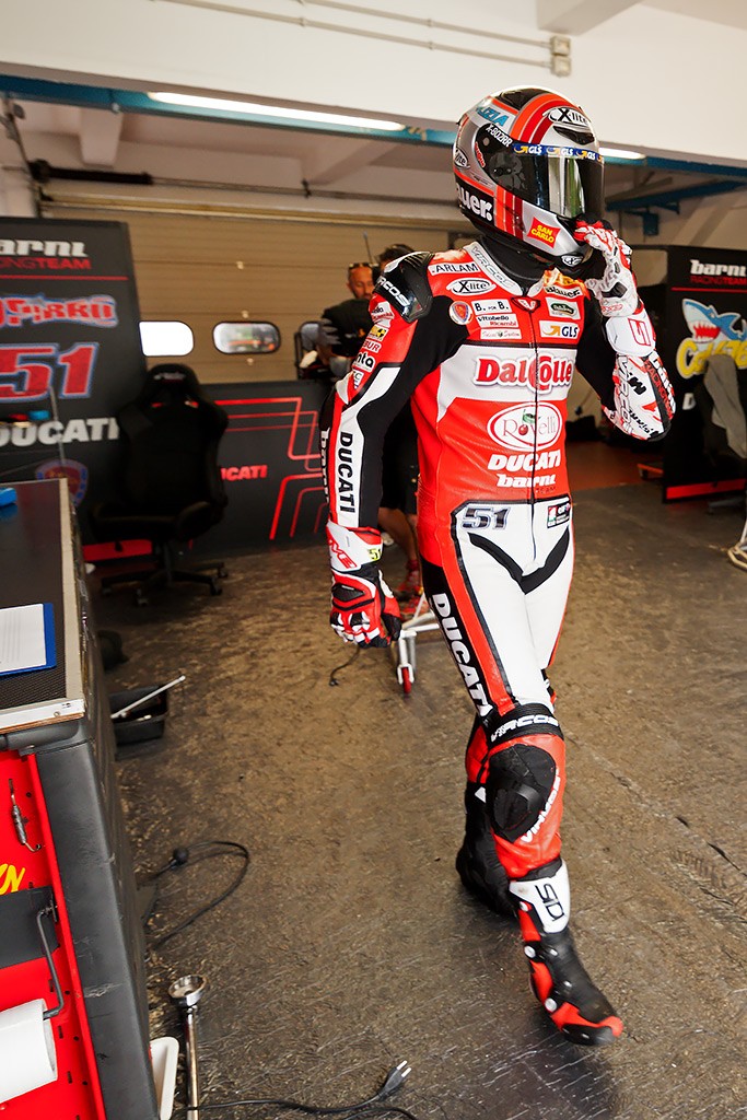 Il campione italiano Pirro nel suo box