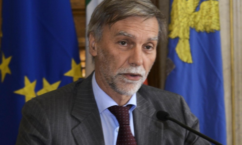 Secondo un'indagine del Movimento 5 stelle, le Regioni, le Province e i Comuni hanno finanziato le compagnie aeree low cost con 2 miliardi di euro.