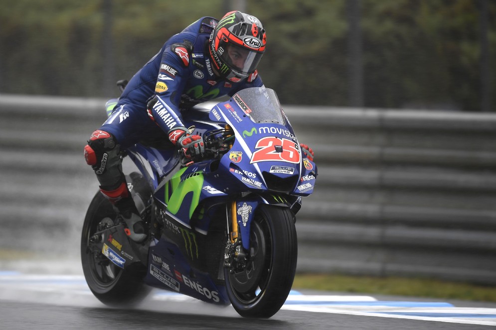 Maverick Vinales sulla Yamaha nelle prove libere bagnate del GP del Giappone