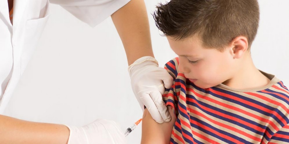 Vaccini e Aids,  polemica per le parole di Pelloni