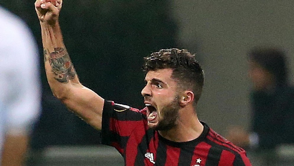 Cutrone esulta dopo un gol