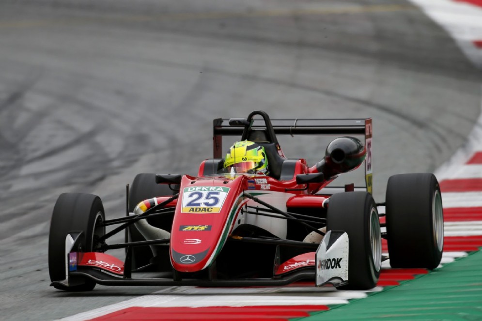 Schumi Jr al volante della monoposto del team Prema
