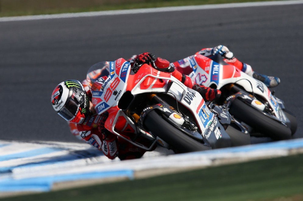 Le due Ducati di Jorge Lorenzo e Andrea Dovizioso durante il GP d'Australia