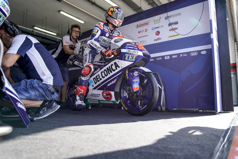 Fabio Di Giannantonio esce dai box di Gresini