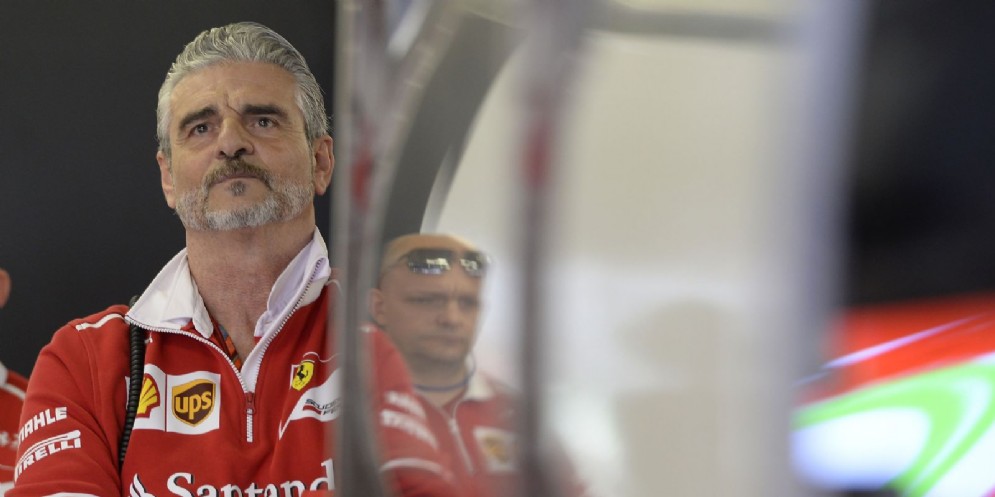 Il team principal Maurizio Arrivabene nel box della Ferrari a Città del Messico