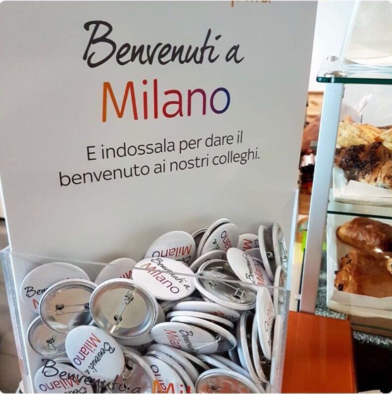 Spillette «simpatiche» hanno «accolto» i nuovi dipendenti di Sky trasferiti da Roma a Milano