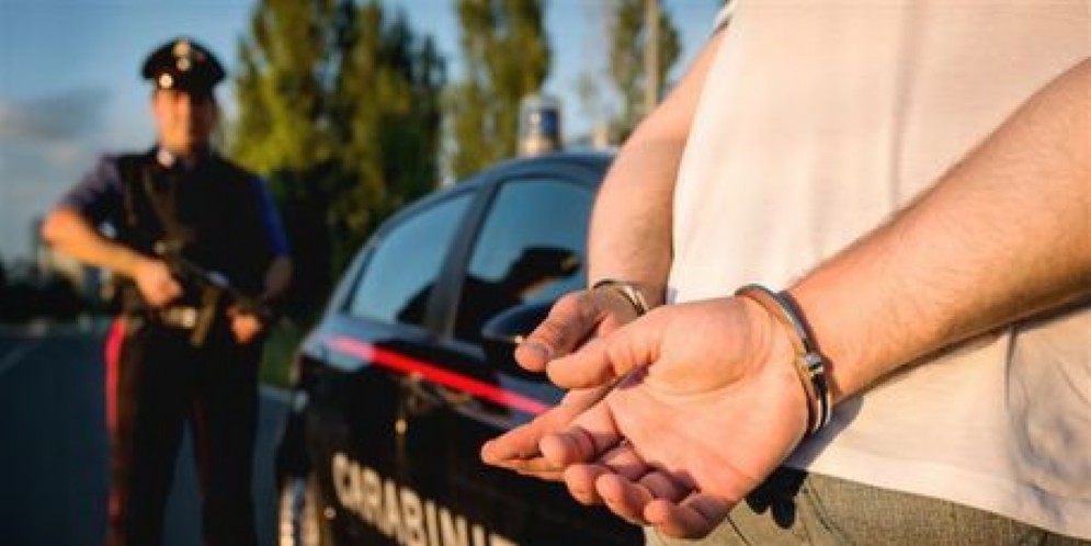 Roma: due 14enni violentate nel bosco, presi 2 rom