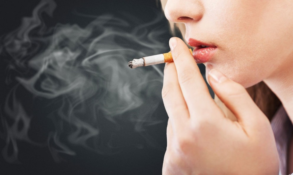 Tassa sul fumo per combattere il cancro