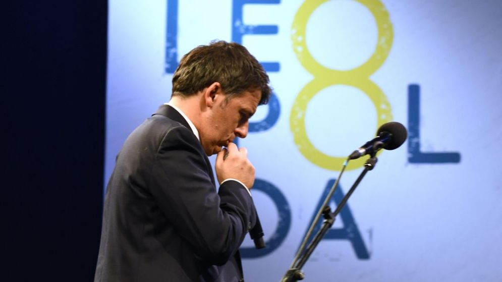 Matteo Renzi sul palco della Leopolda 8