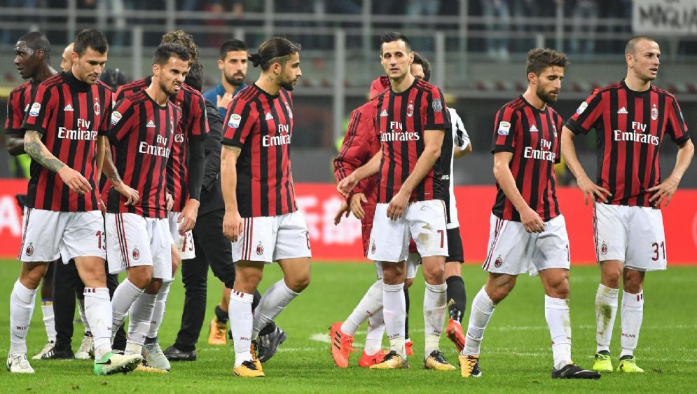 La delusione dei rossoneri dopo una sconfitta