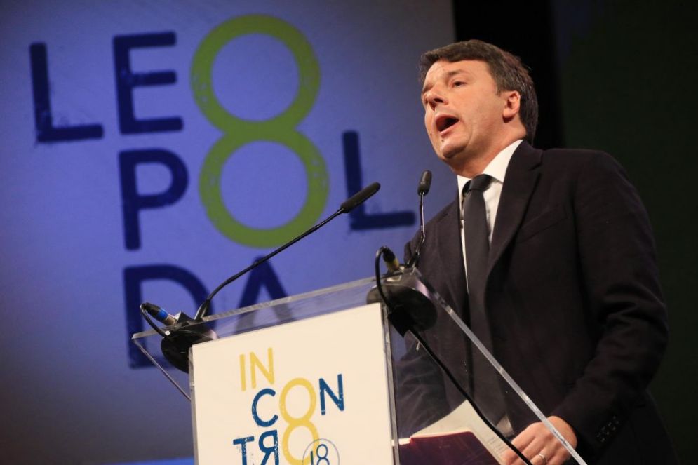 Matteo Renzi sul palco della Leopolda 8