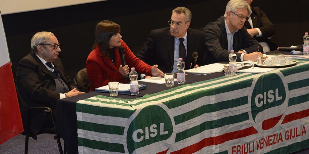 Giuseppe Bono (AD Fincantieri), Debora Serracchiani, Alfonso Di Leva (ANSA FVG) e Angelo Colombini (CISL) alla tavola rotonda della CISL FVG "Industry 4.0"