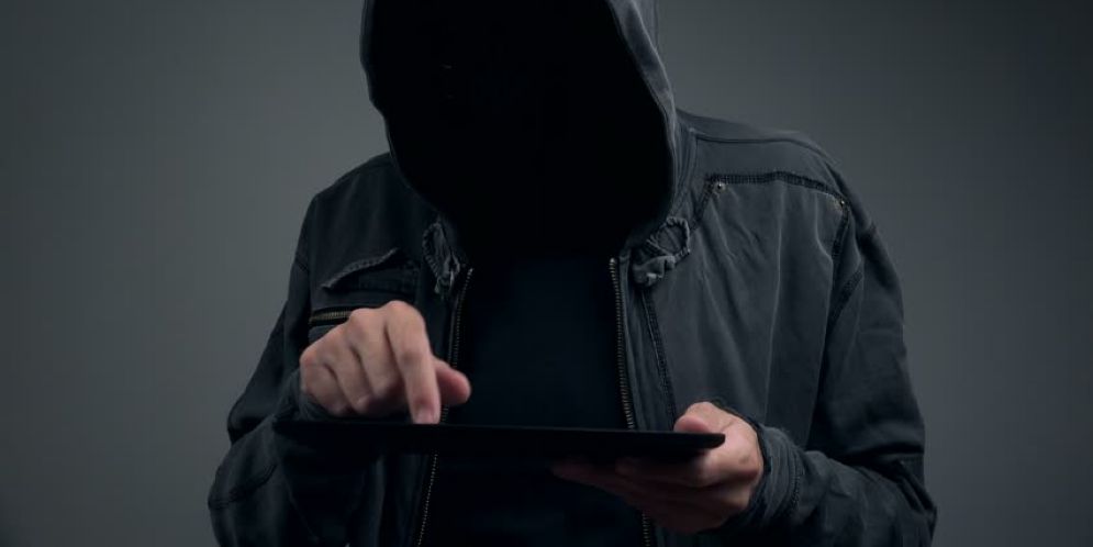 Vercelli, denunciati tre cybertruffatori