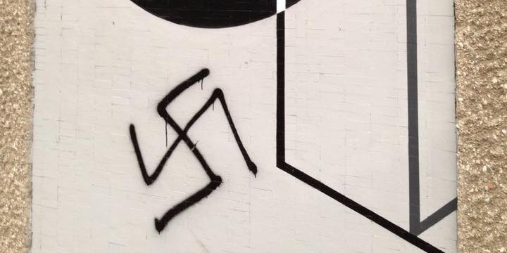 Svastiche a Cas'Aupa: i vandali hanno agito nella notte