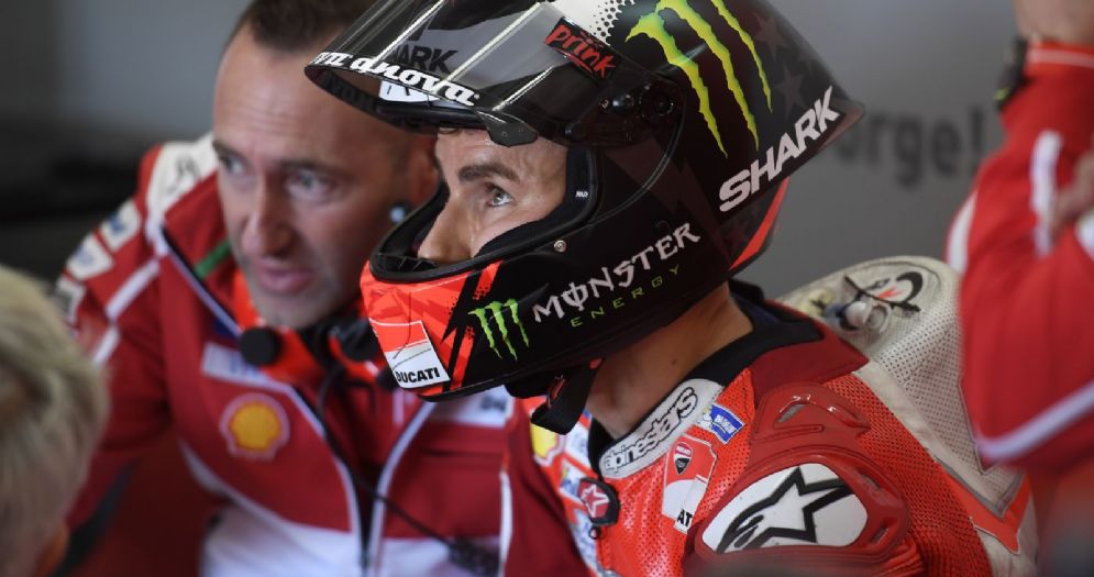 Jorge Lorenzo nel box della Ducati