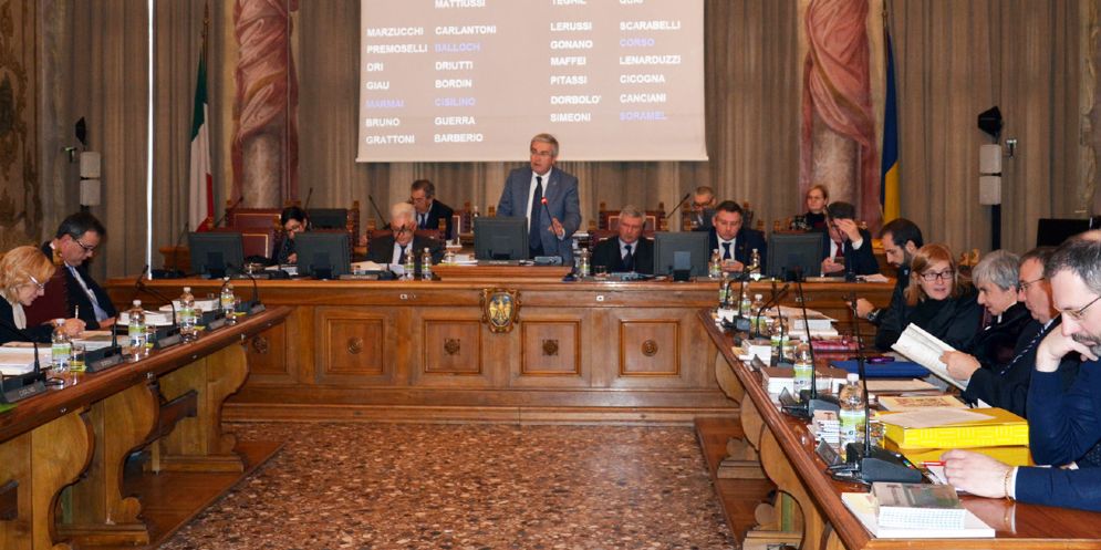 «La Regione consenta di dare contributi a Comuni e associazioni»