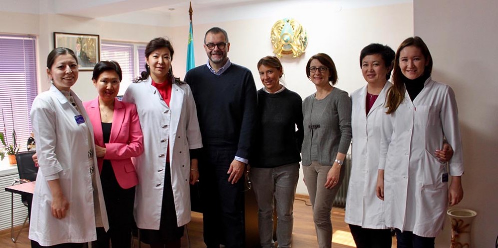 Dilyara Kaidarova (Dir. gen. KazIOR), Mirco Santini (Dir. med. IRCCS-CRO), Mariagrazia Michieli (Dir. Prog. Trapianti Cellule staminali ematopoietiche IRCCS-CRO) e Cristina Durante (Resp. Qualità Prog. Trapianti cellule ematopoietiche IRCCS-CRO)