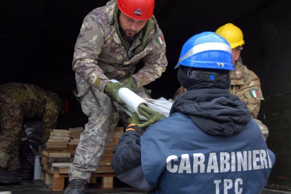 Esercito e Carabinieri in azione nel terremoto che ha colpito il Centro Italia