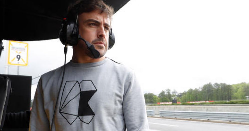 Fernando Alonso al muretto box della United Autosports