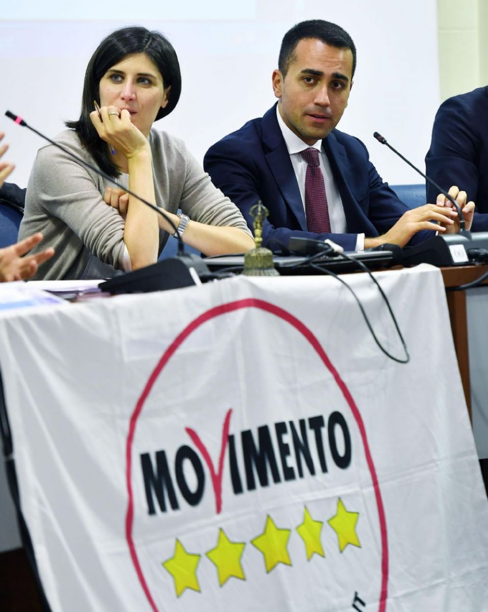 La sindaca di Torino Chiara Appendino accanto al candidato premier del Movimento 5 Stelle, Luigi Di Maio