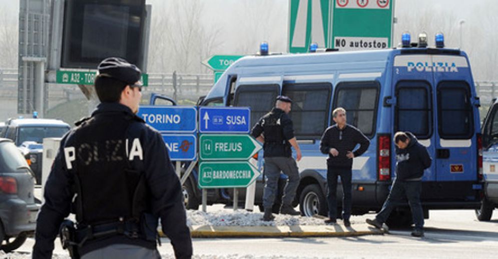Carta d'identità contraffatta in valigia, uomo di 44 anni 