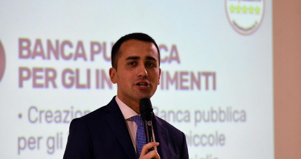 Il candidato premier M5S, Luigi Di Maio, al panel di chiusura del Villaggio Rousseau di Pescara, 21 gennaio 2018.