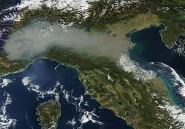 Lo smog nella pianura Padana, ripreso dal satellite