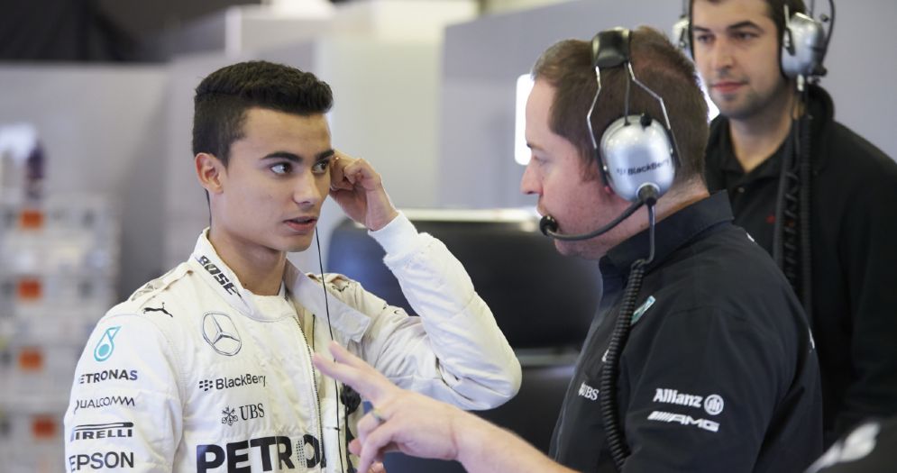 Pascal Wehrlein con la tuta della Mercedes