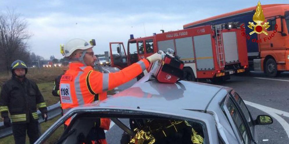 Fontanafredda, scontro tra due auto: muore una 19enne