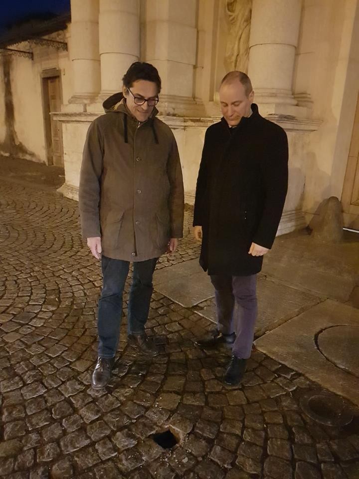 La pietra d'inciampo rubata