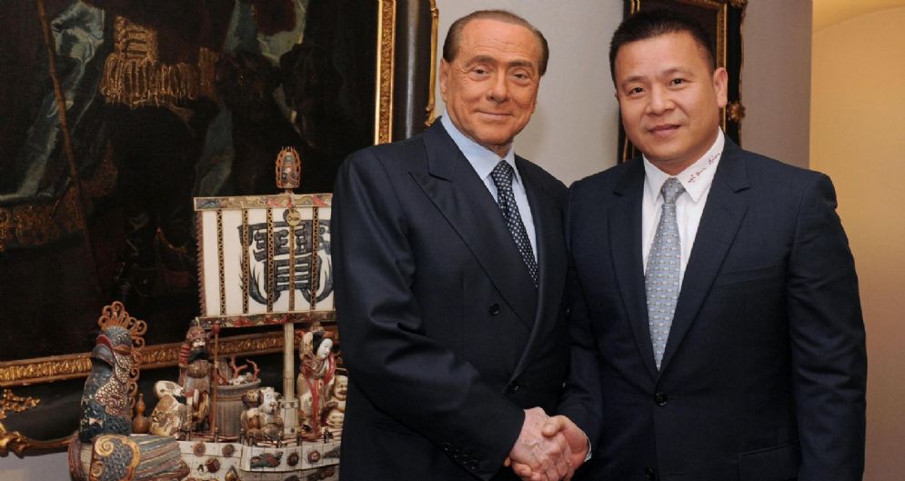 Berlusconi e Yonghong Li ad Arcore il giorno delle firme